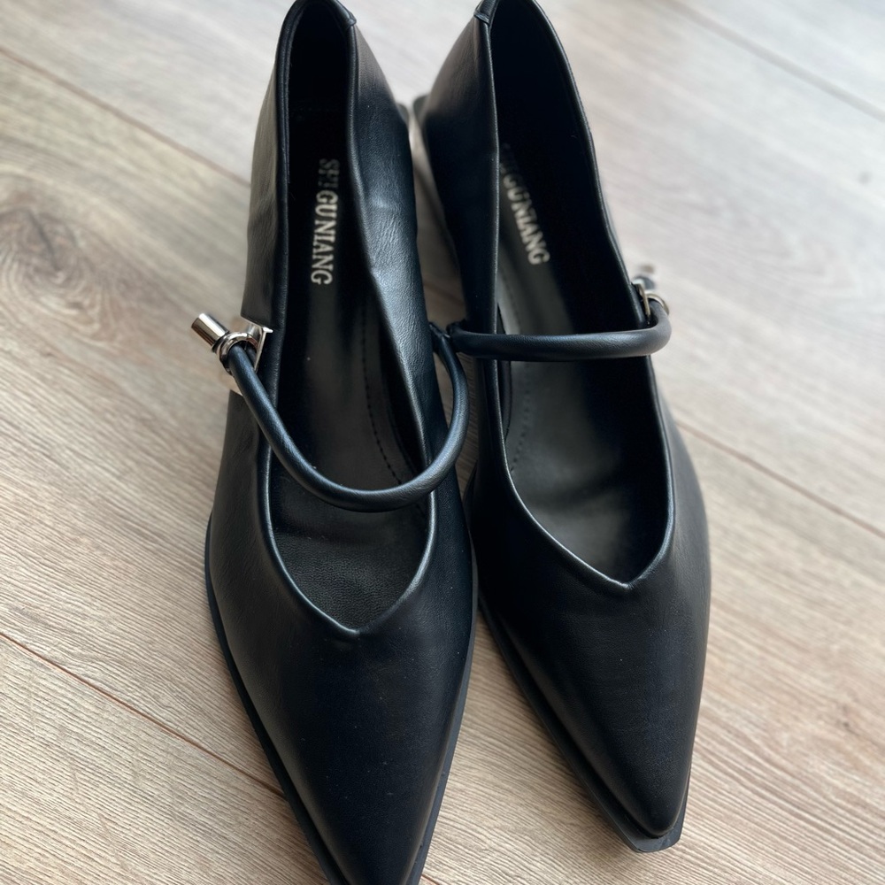 Black Pointed Mary Jane Block Heel Pumps - Picture 3 of 4